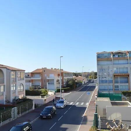 En Bord De Avec Piscine Et Parking Prive A 300m De La - Cap D'agde - Fr-1-249-315